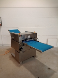 Skinning machine cretel